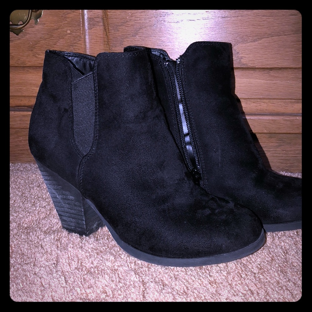 Mix No. 6 black booties size 6.5
